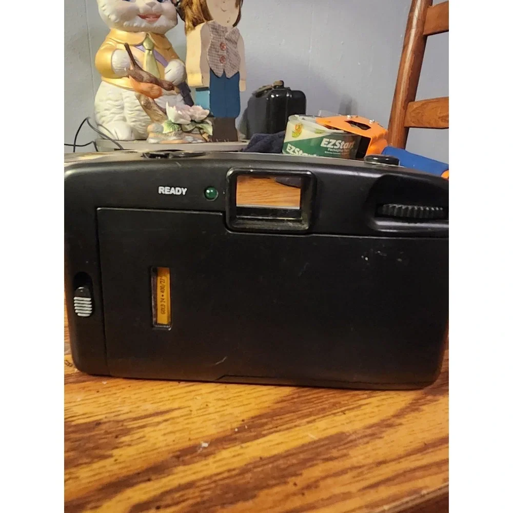 Vivatar Easy Shot Camera ES17 CC 35mm Focus Free Point And Shoot Compact Vintage